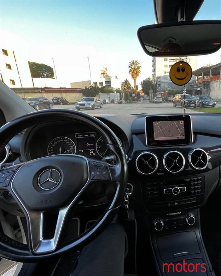 2013' Mercedes-Benz B 180 photo #4