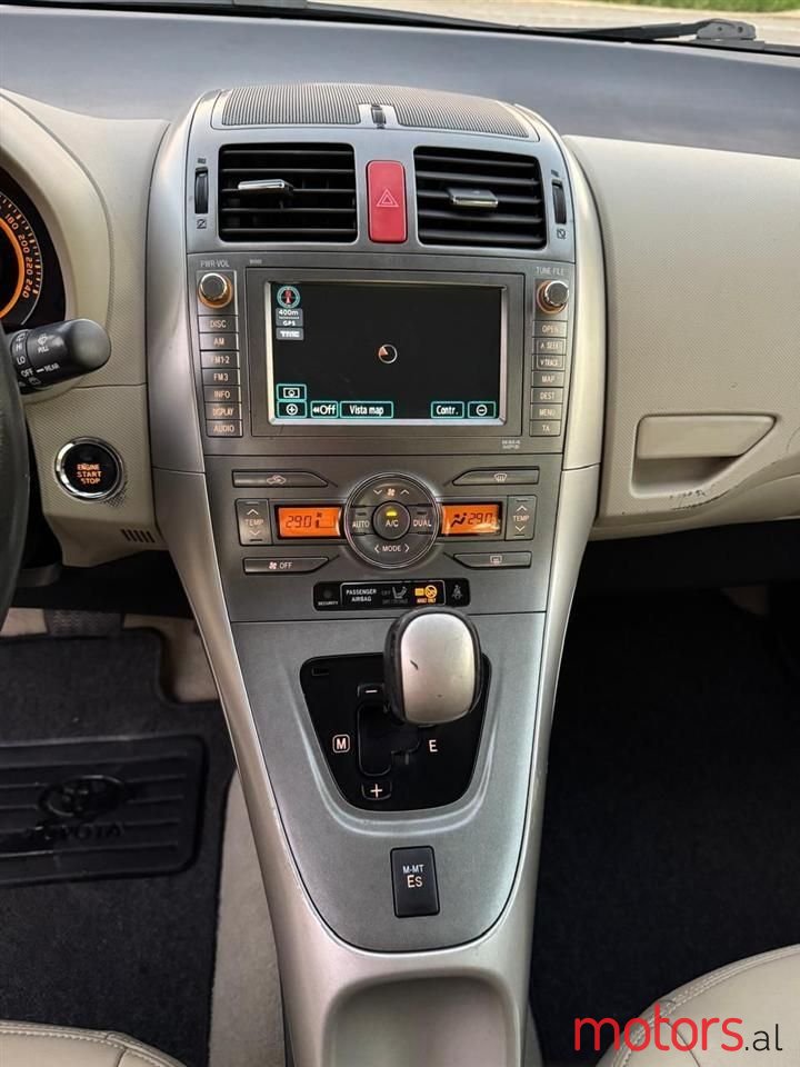 2008' Toyota Auris photo #2