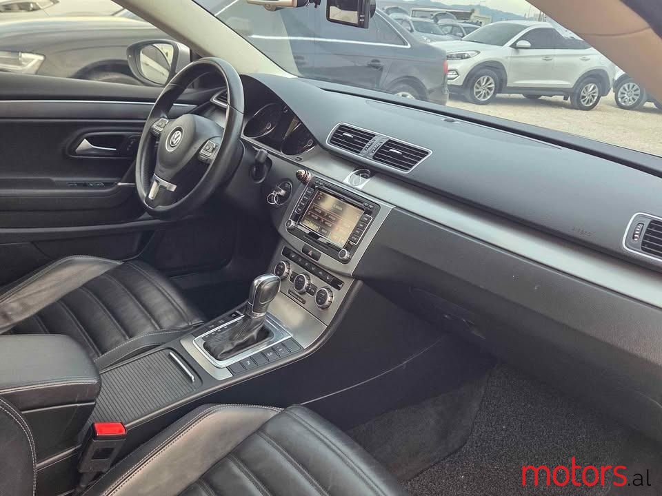 2013' Volkswagen Passat photo #6