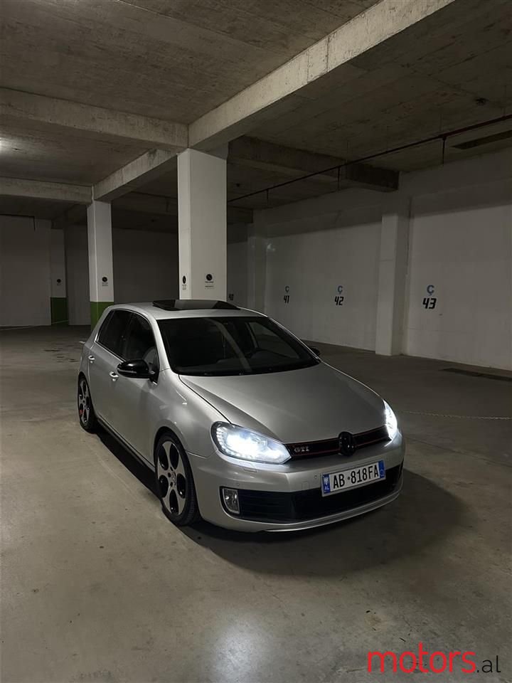 2011' Volkswagen Golf photo #2