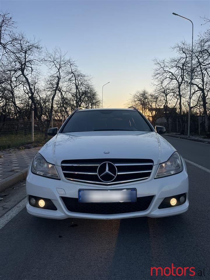 2013' Mercedes-Benz C 200 photo #2