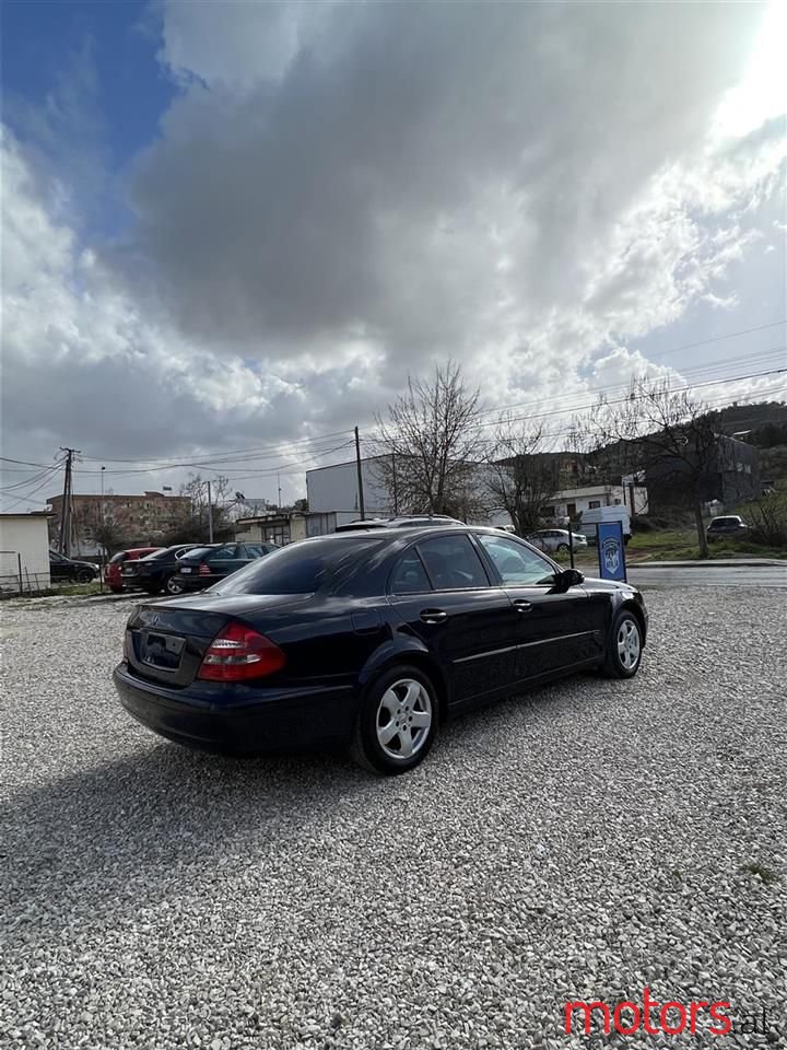 2005' Mercedes-Benz E 220 photo #3