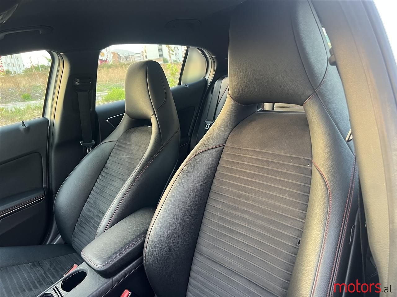 2015' Mercedes-Benz GLA 220 photo #3