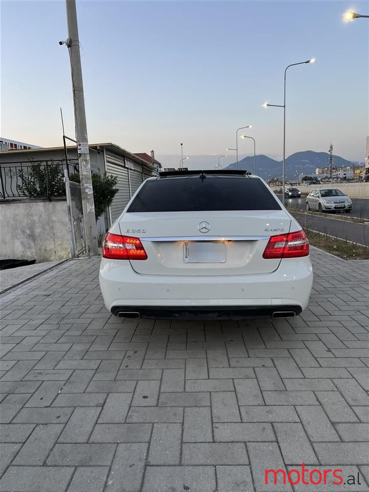 2011' Mercedes-Benz E 350 photo #5