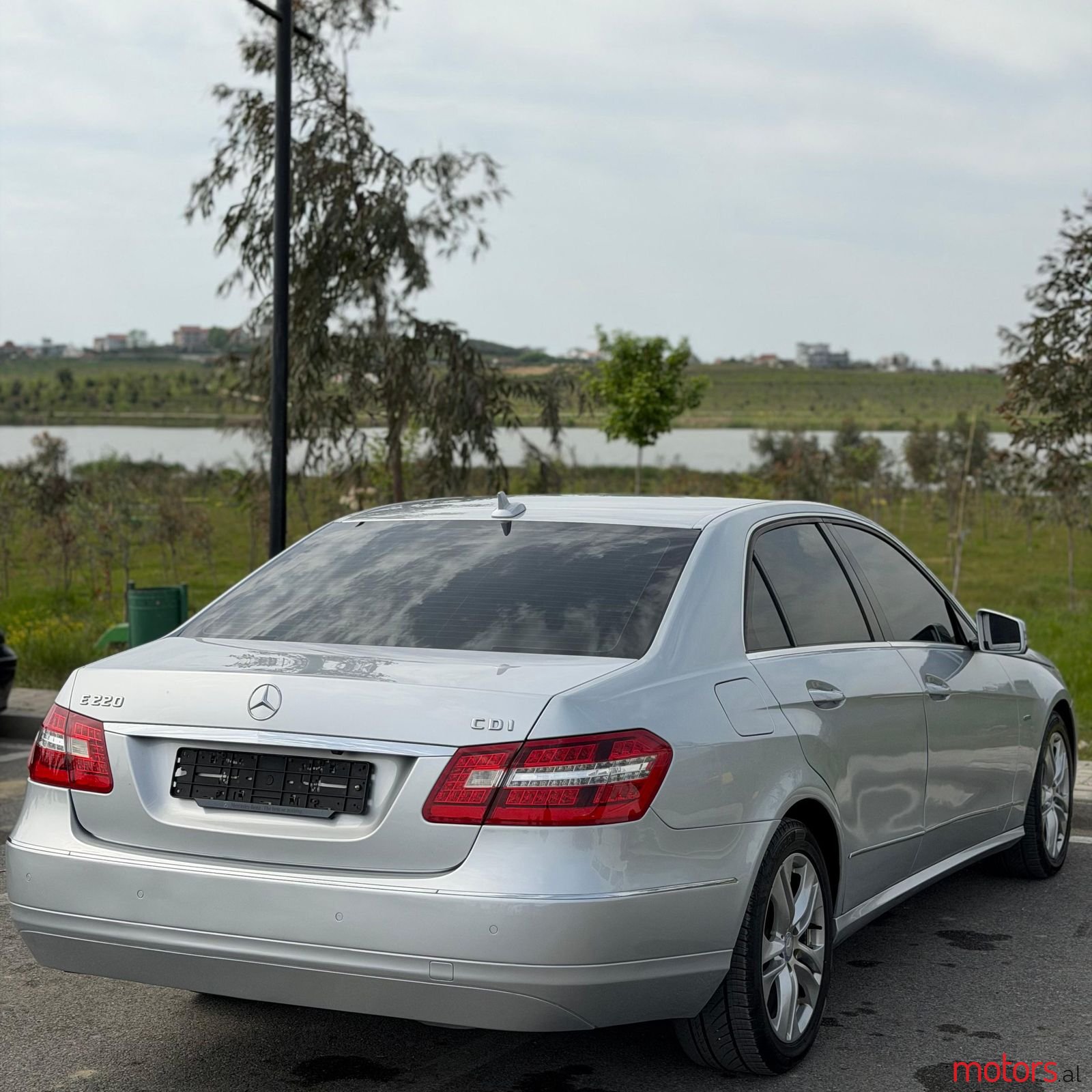 2011' Mercedes-Benz E 220 photo #3