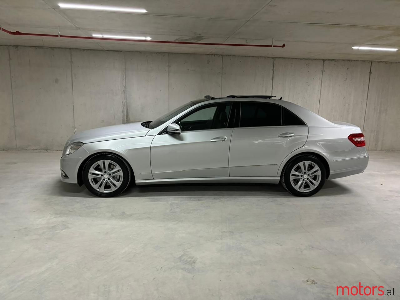 2010' Mercedes-Benz E 300 photo #3