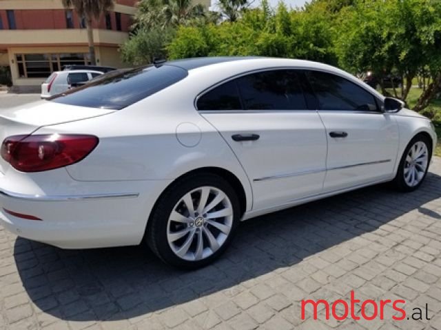 2010' Volkswagen Passat photo #5