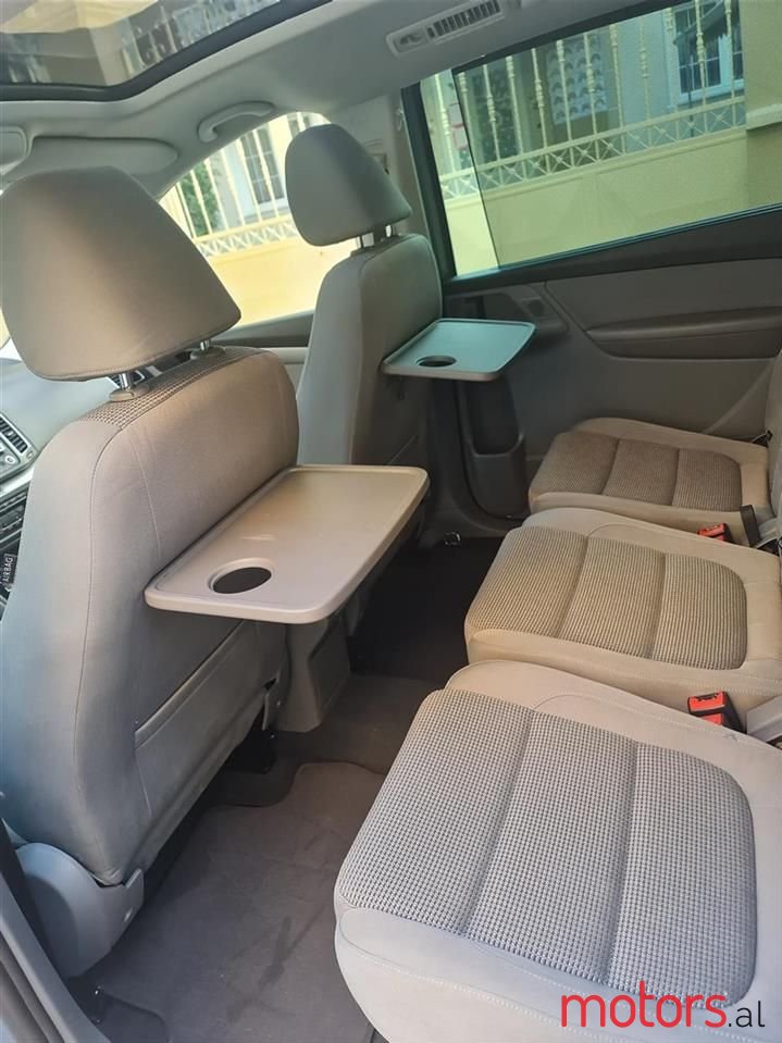 2011' Volkswagen Sharan photo #6