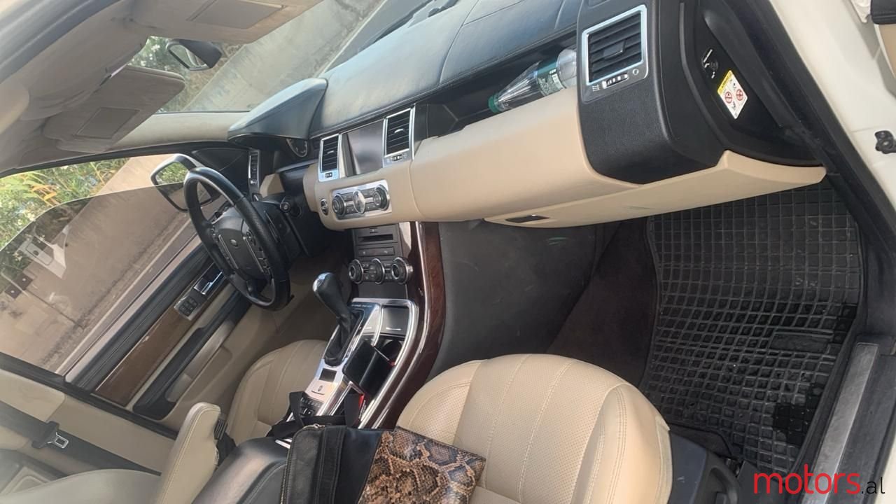 2011' Land Rover Range Rover Sport photo #5