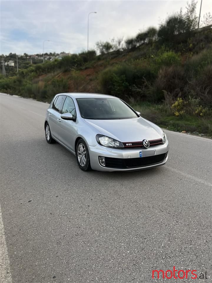 2010' Volkswagen Golf photo #2