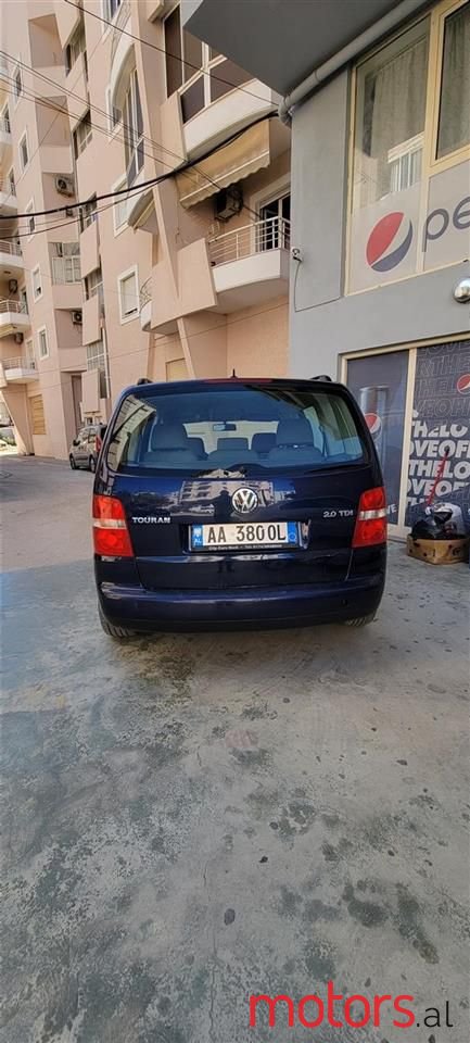 2004' Volkswagen Touran photo #2