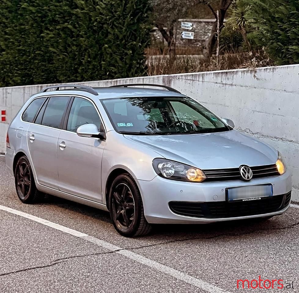 2010' Volkswagen Golf photo #3