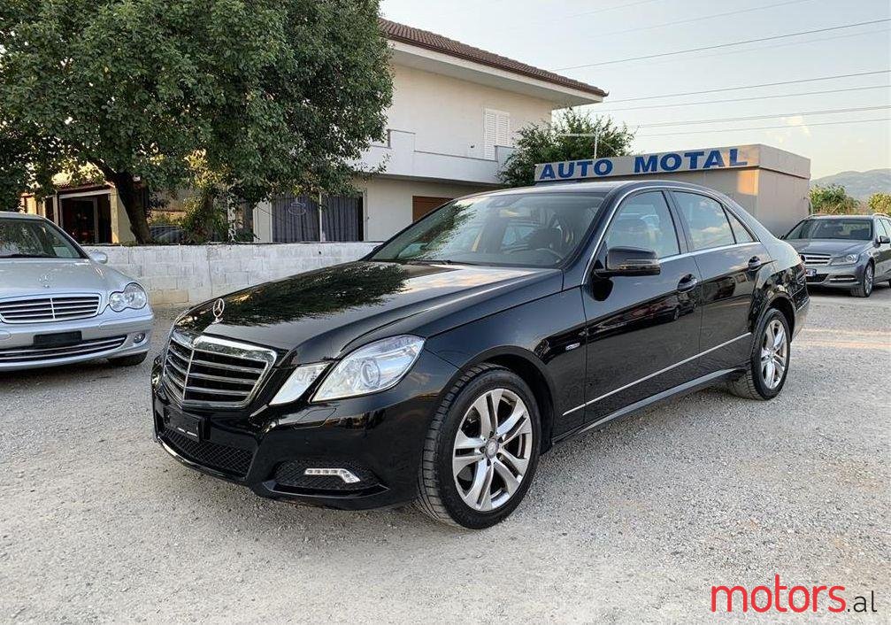 2011' Mercedes-Benz E 220 photo #1