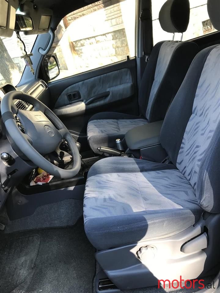 2001' Toyota Land Crusier photo #5