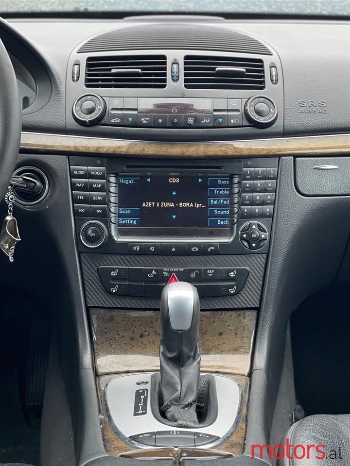 2005' Mercedes-Benz E 270 photo #5