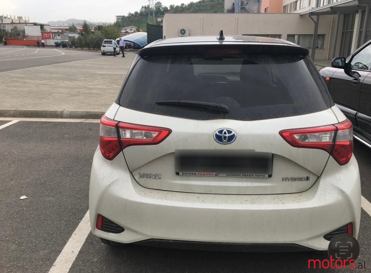 2017' Toyota Yaris photo #3