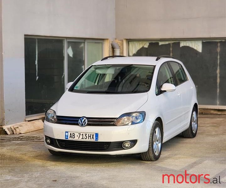 2010' Volkswagen Golf Plus photo #5