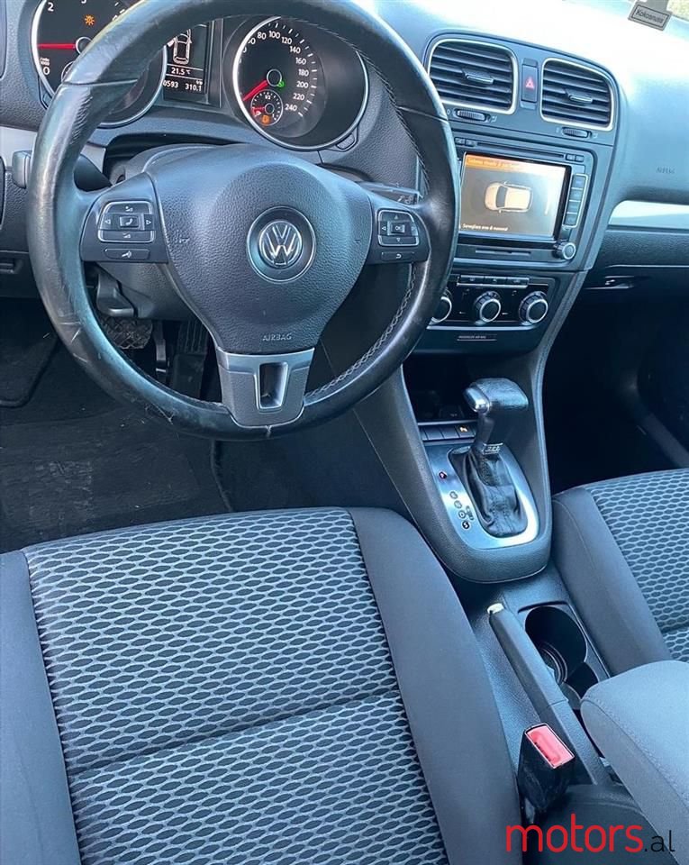 2010' Volkswagen Golf photo #5