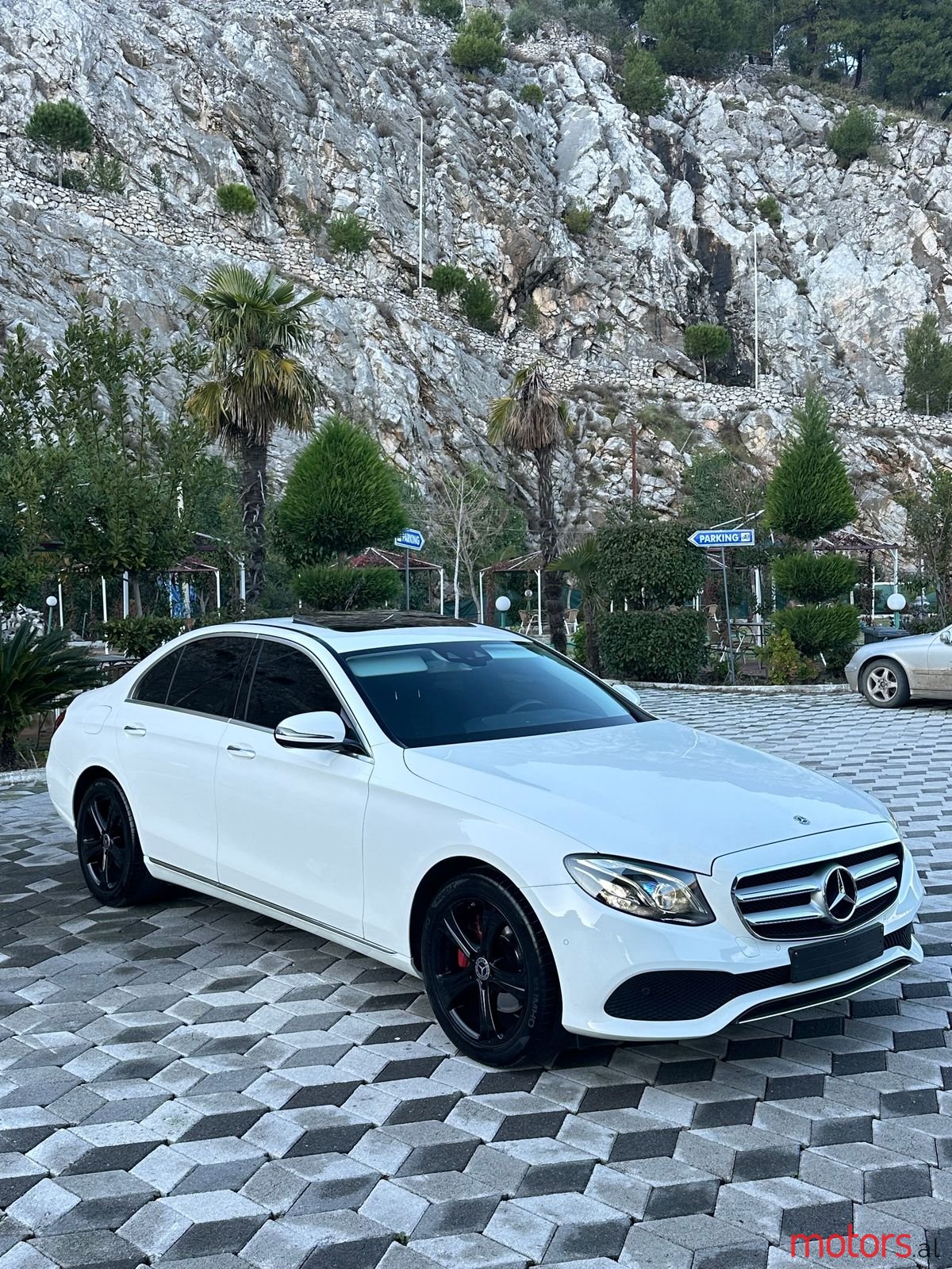 2018' Mercedes-Benz E 220 photo #2