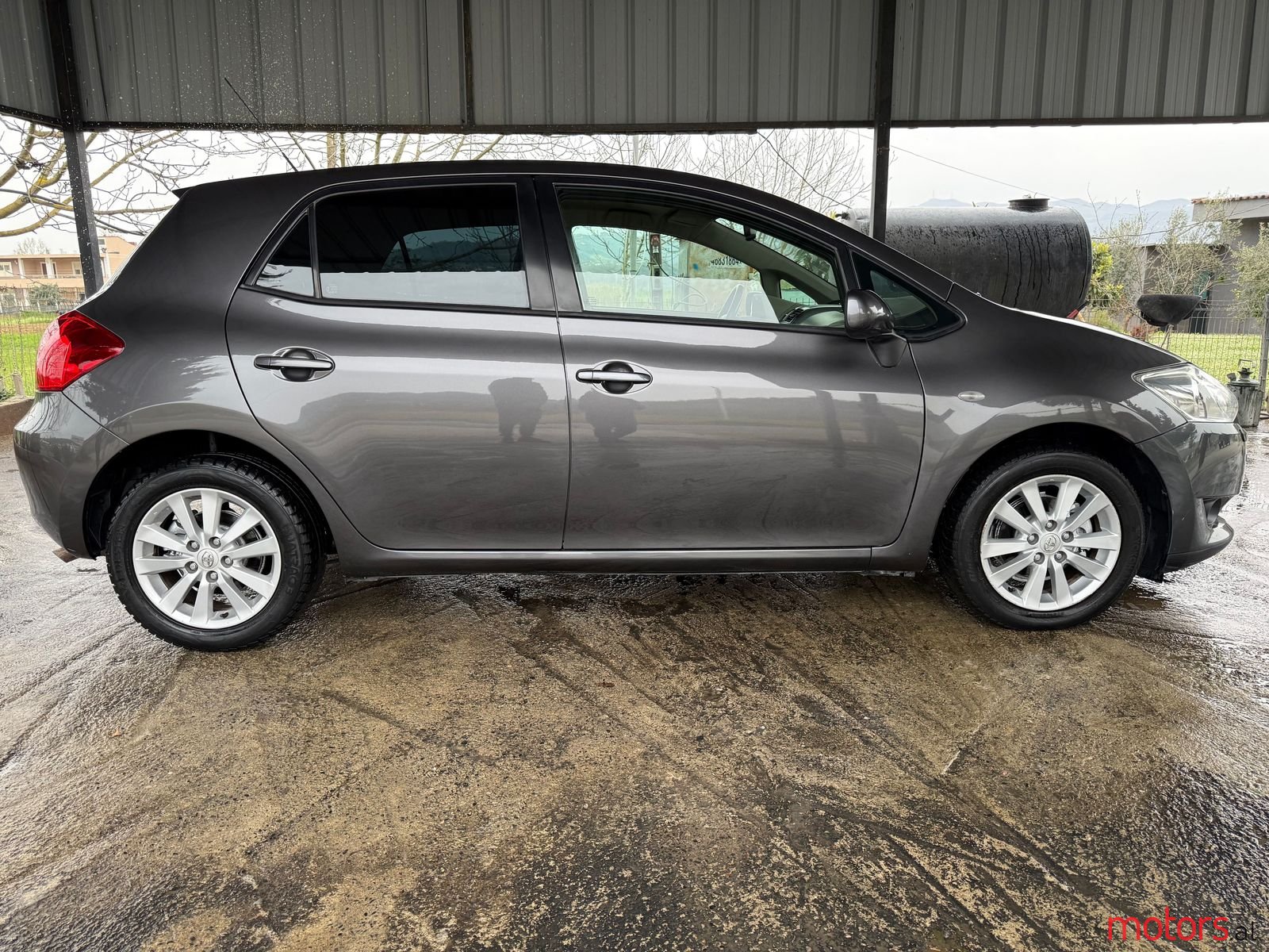 2007' Toyota Auris photo #2