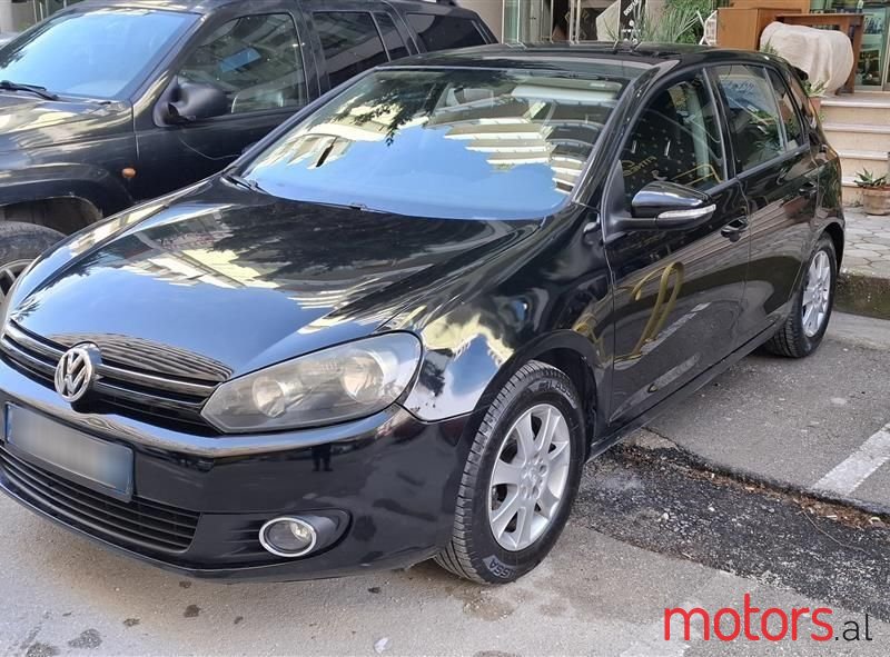 2011' Volkswagen Golf photo #1