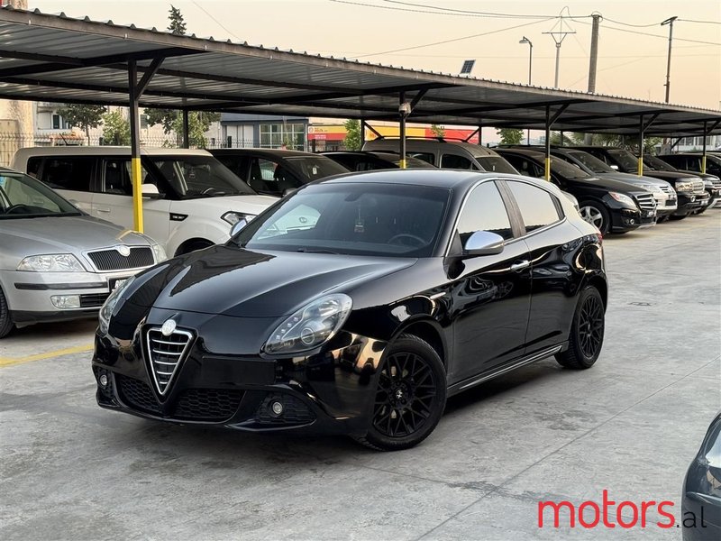 2012' Alfa Romeo Giulietta photo #1