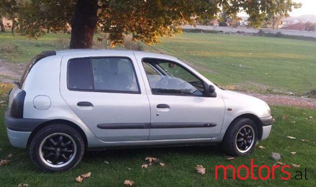 2000' Renault Clio photo #1