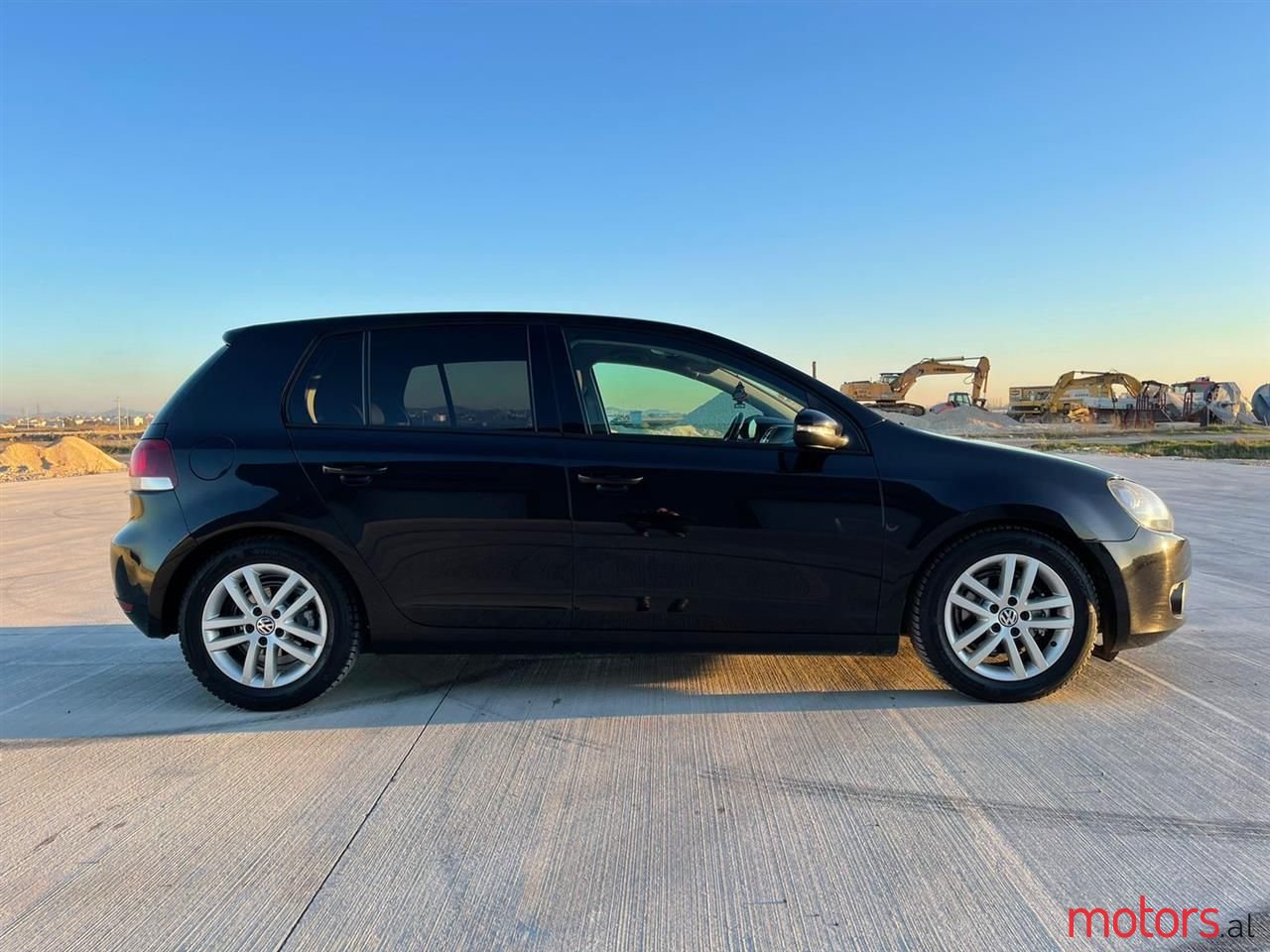 2012' Volkswagen Golf photo #1