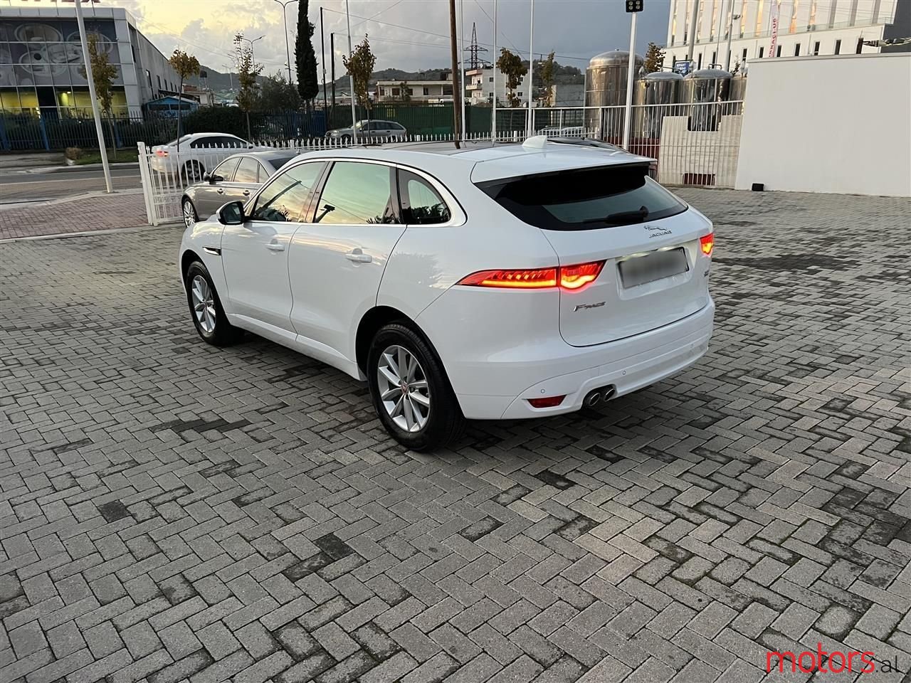 2016' Jaguar F-Pace photo #4