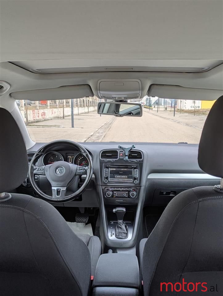 2010' Volkswagen Golf photo #6