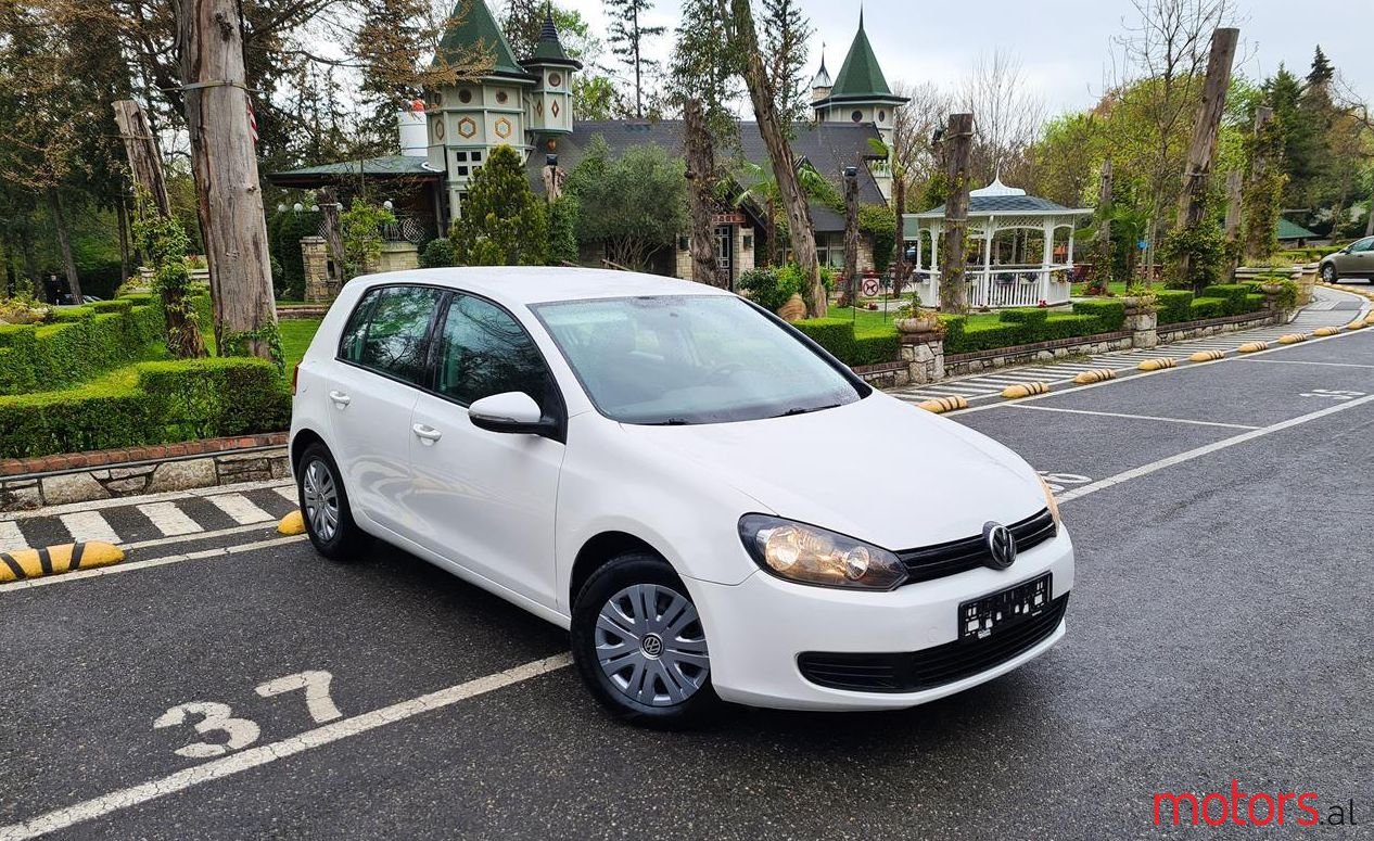 2009' Volkswagen Golf photo #1