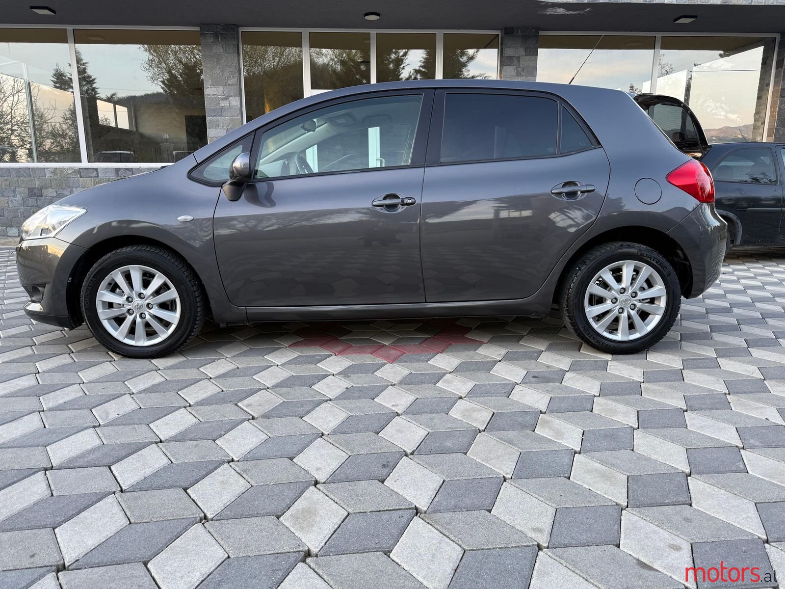 2007' Toyota Auris photo #1