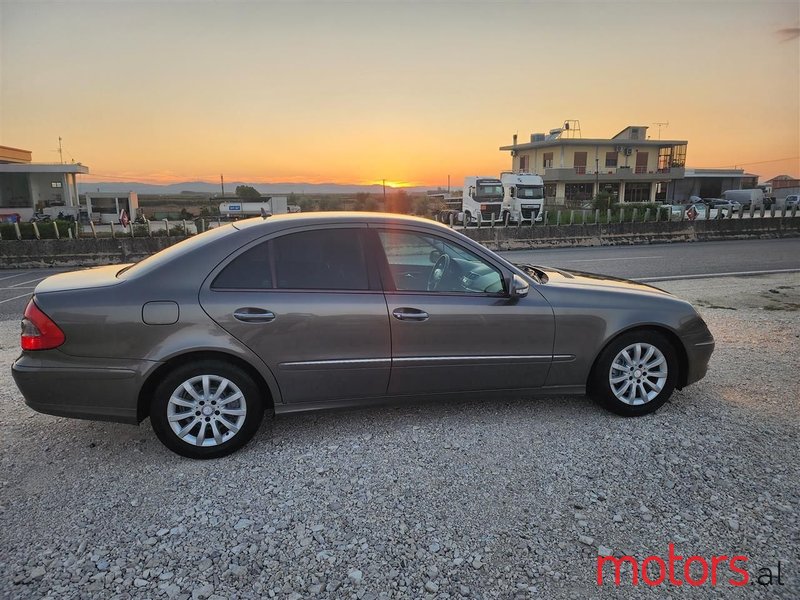 2008' Mercedes-Benz E 220 photo #2