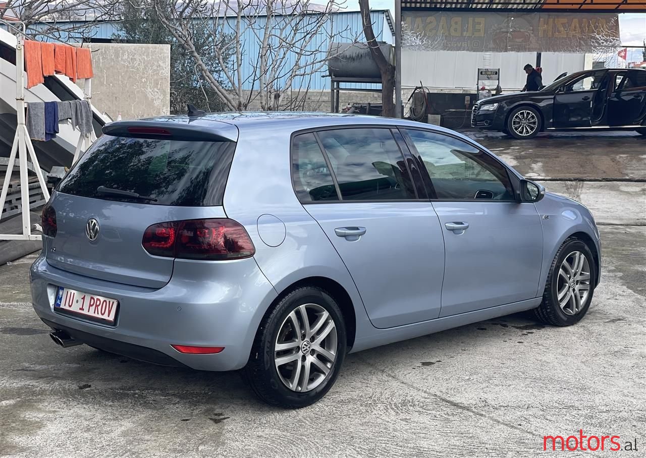 2009' Volkswagen Golf photo #5