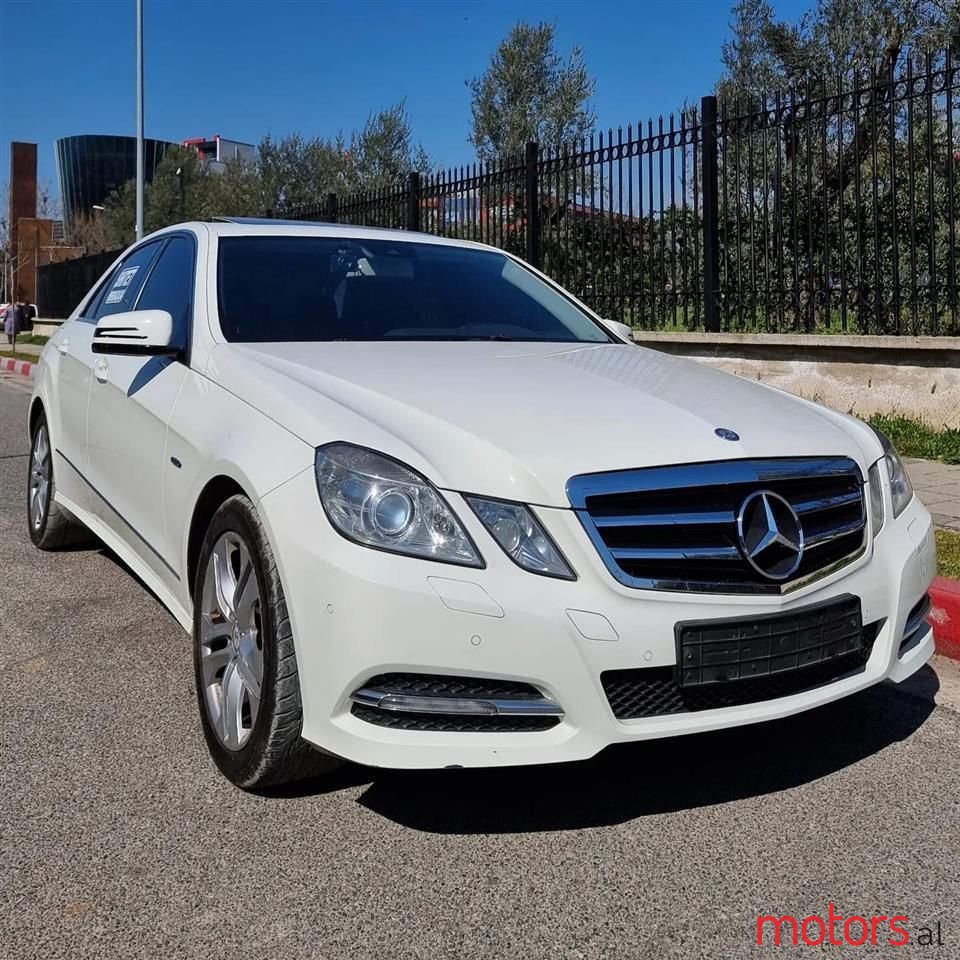 2012' Mercedes-Benz E 220 photo #2