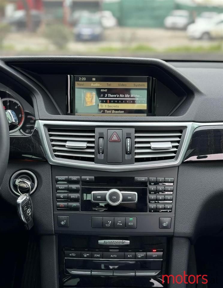 2012' Mercedes-Benz E 220 photo #2