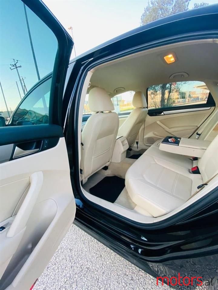 2013' Volkswagen Passat photo #4