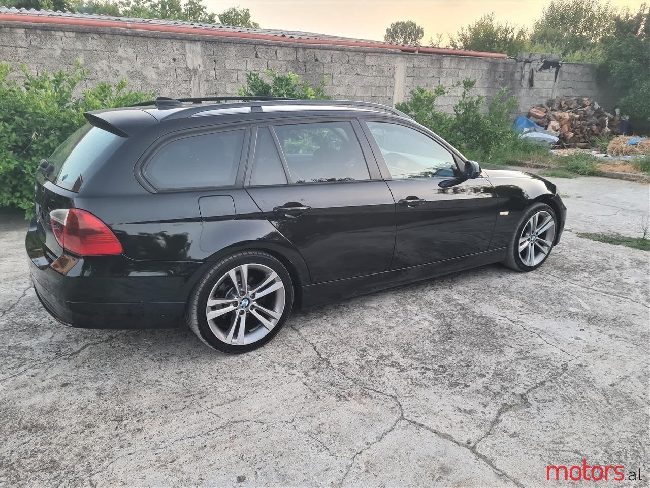 2009' BMW 320 photo #1