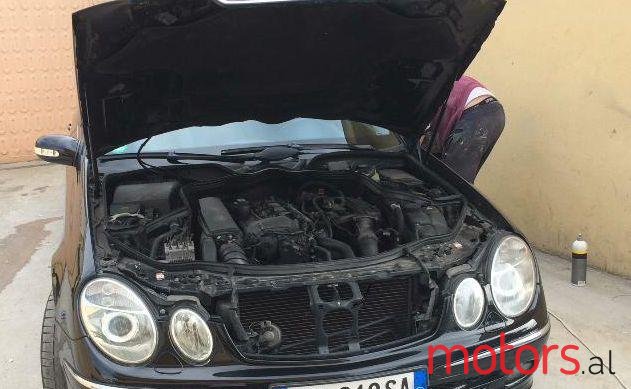 2004' Mercedes-Benz E-Class photo #2