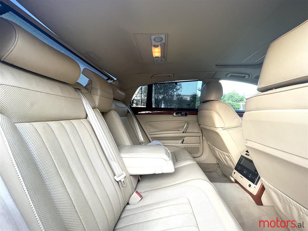 2007' Volkswagen Phaeton photo #3