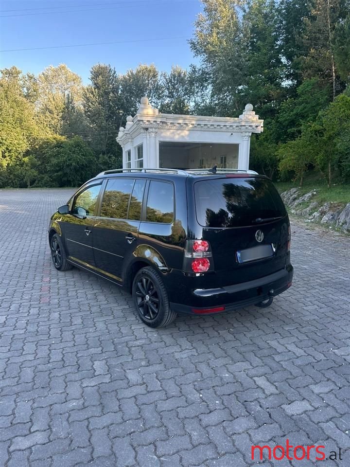 2010' Volkswagen Touran photo #3