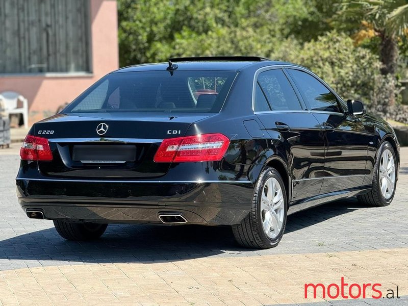 2012' Mercedes-Benz E 220 photo #6