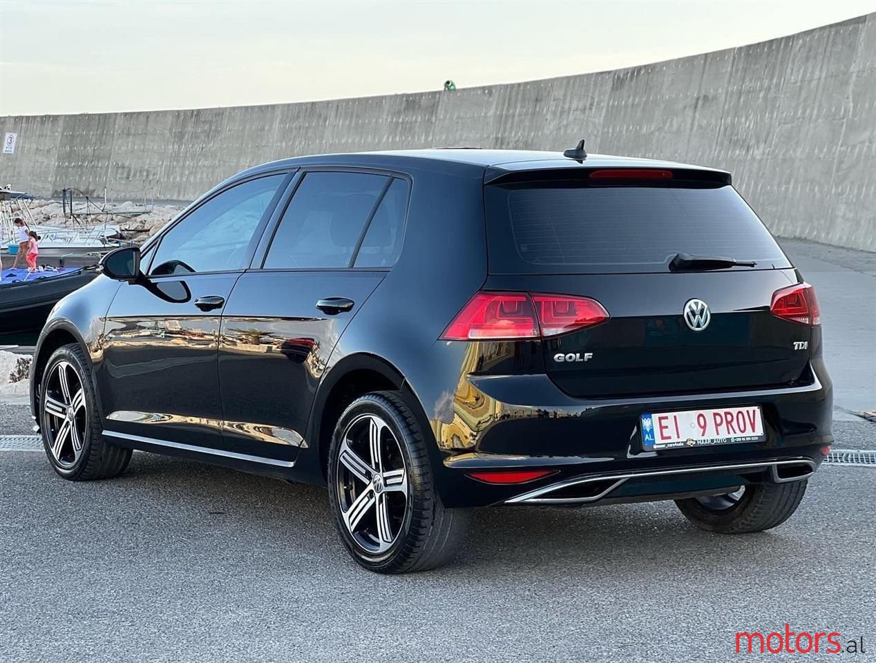 2015' Volkswagen Golf photo #6