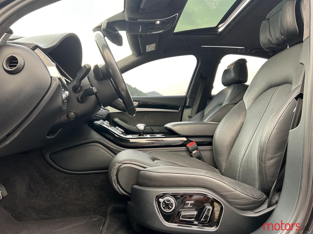 2014' Audi A8 photo #4