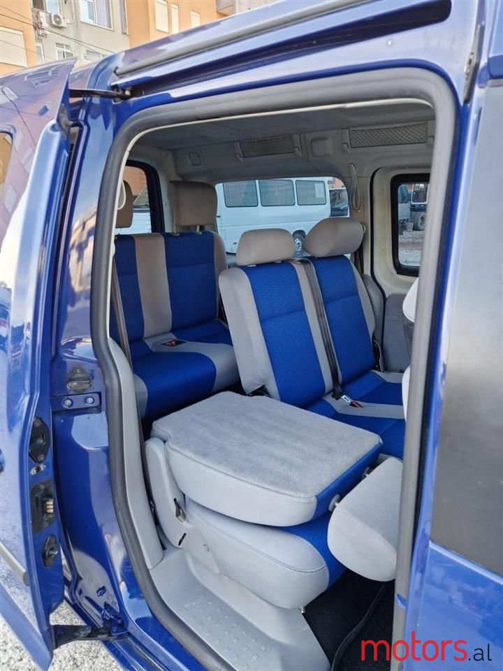 2009' Volkswagen Caddy photo #6