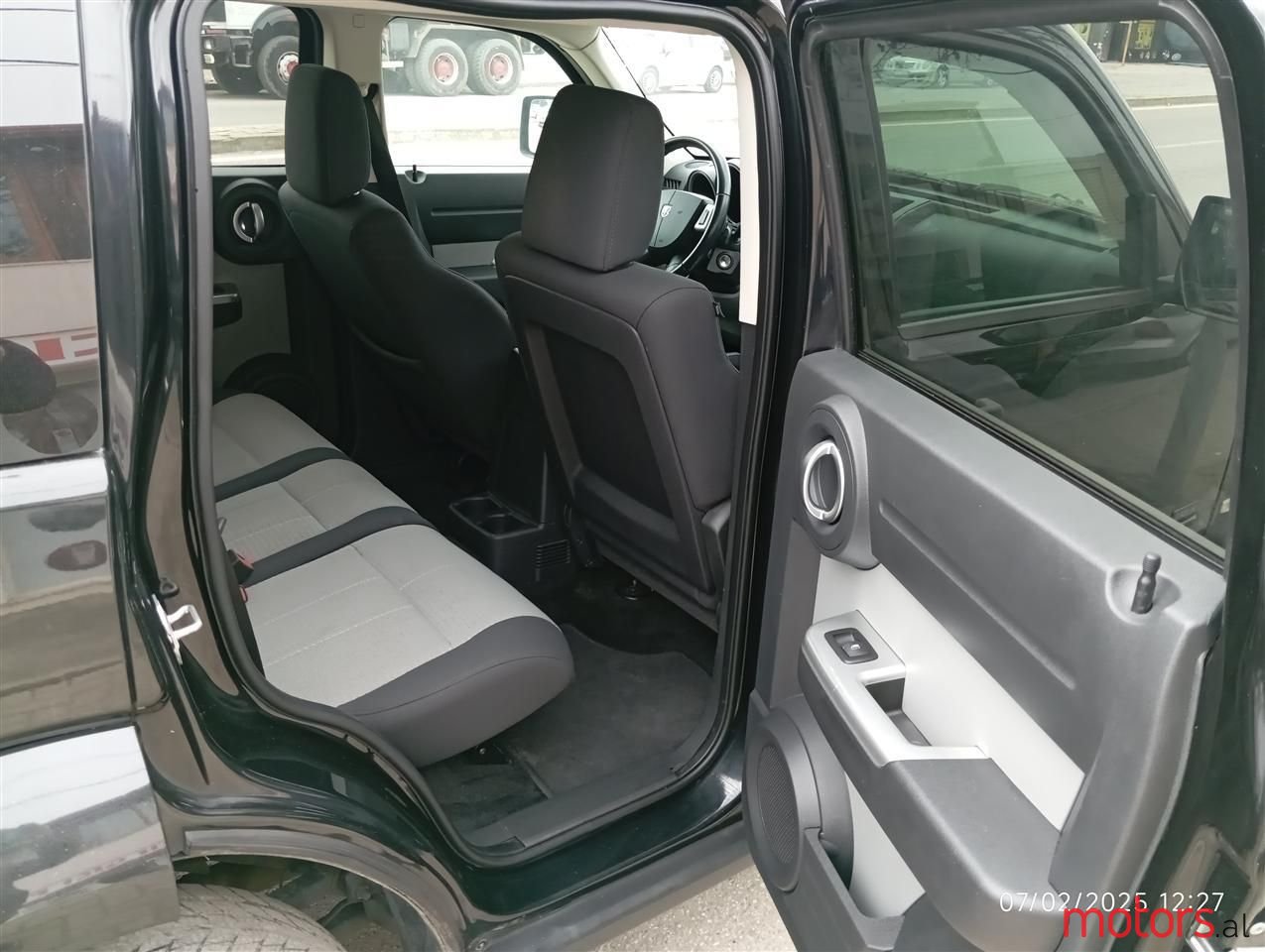 2010' Dodge Nitro photo #6