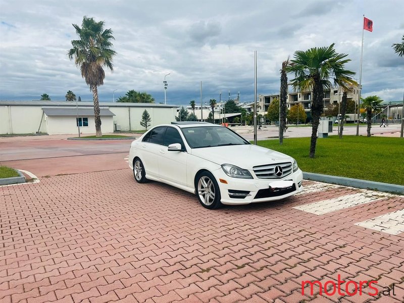 2012' Mercedes-Benz C 300 photo #3