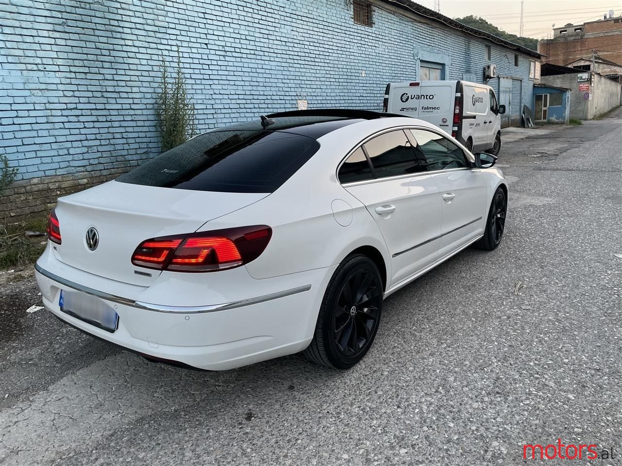 2013' Volkswagen Passat photo #3