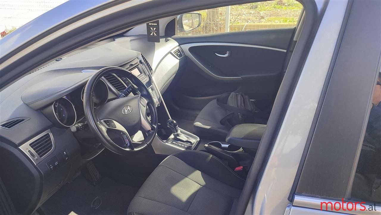 2012' Hyundai i30 photo #6