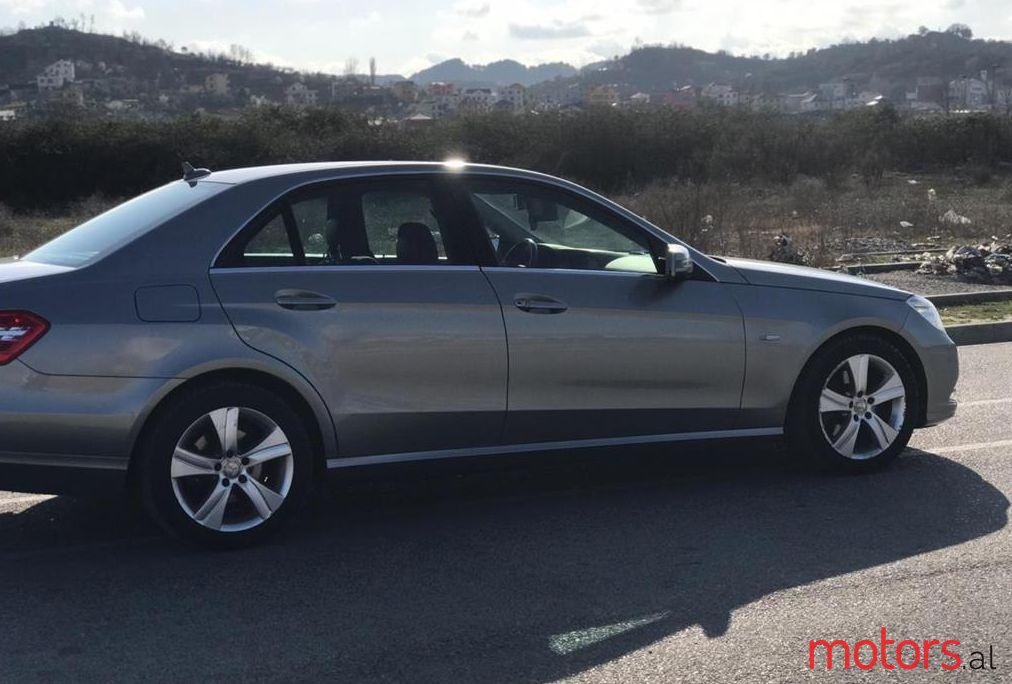 2011' Mercedes-Benz E 220 photo #1